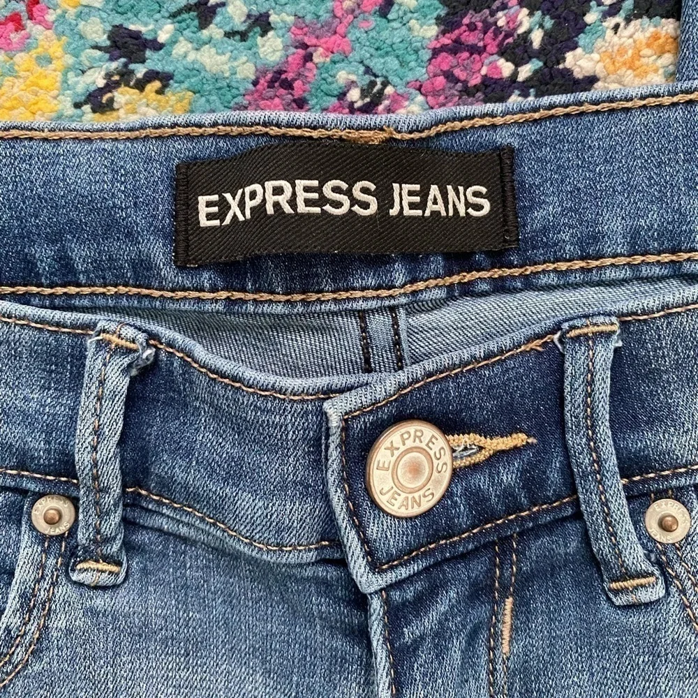 Express Women’s Size 6P Stretch Cropped Frayed Distressed Mid Rise Legging Jean